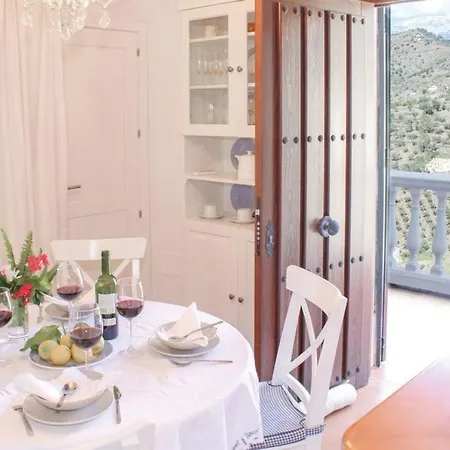 Fuentezuelas Pool Villa Sayalonga